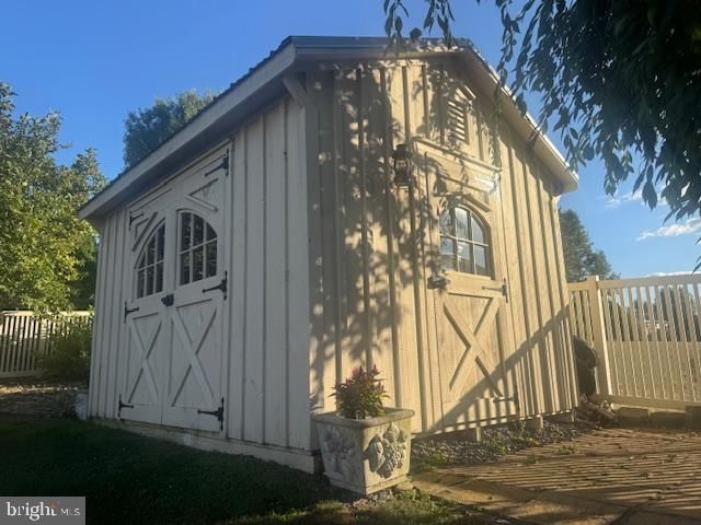 255 SYCAMORE DR, Mifflintown, PA 17059