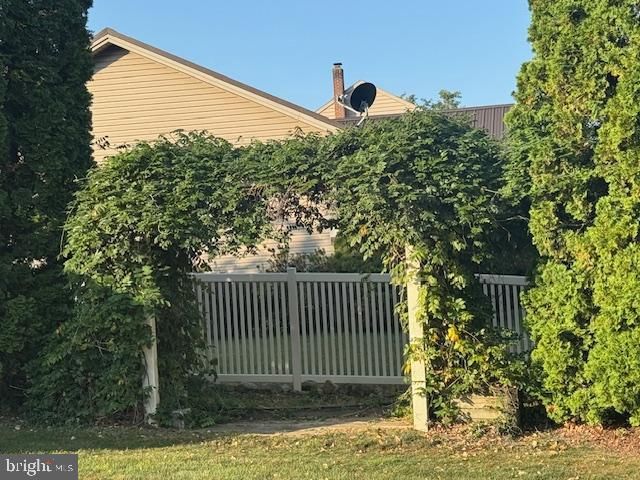 255 SYCAMORE DR, Mifflintown, PA 17059