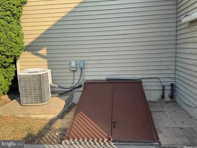 255 SYCAMORE DR, Mifflintown, PA 17059