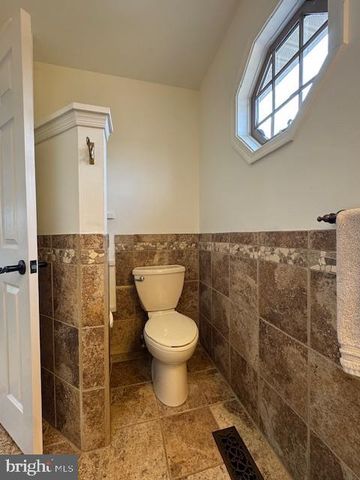 255 SYCAMORE DR, Mifflintown, PA 17059