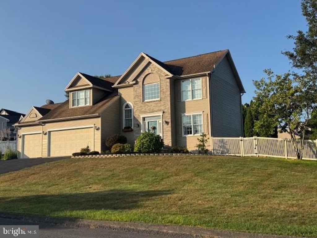 255 SYCAMORE DR, Mifflintown, PA 17059