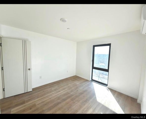 70-40 45 Avenue 5G, Woodside, NY 11377