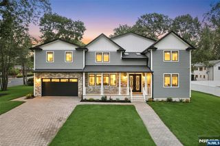 492 Oaktree Road, Oradell, NJ 07649