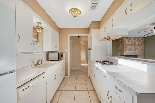 5756 Oak Hollow Circle, Bryan, TX 77808