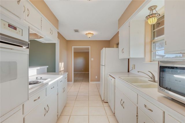 5756 Oak Hollow Circle, Bryan, TX 77808