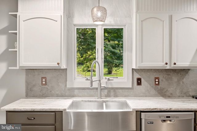 2891 SAUMSVILLE RD, Maurertown, VA 22644