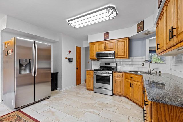 21195 Mary Lynn DRIVE, Brookfield, WI 53045