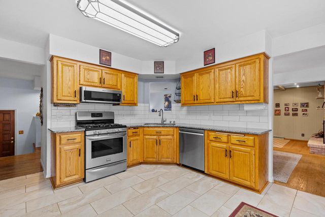 21195 Mary Lynn DRIVE, Brookfield, WI 53045