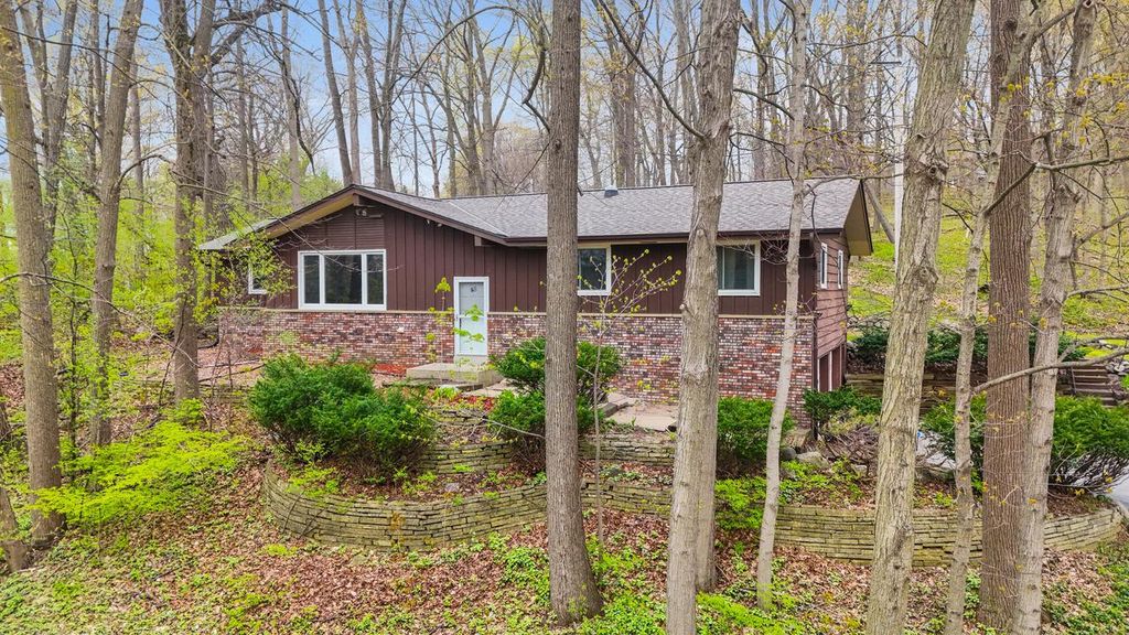 21195 Mary Lynn DRIVE, Brookfield, WI 53045