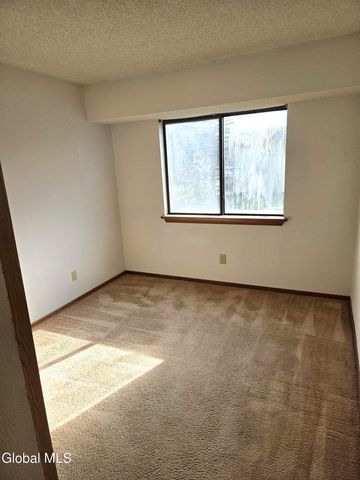 204 Victory Way, Halfmoon, NY 12065