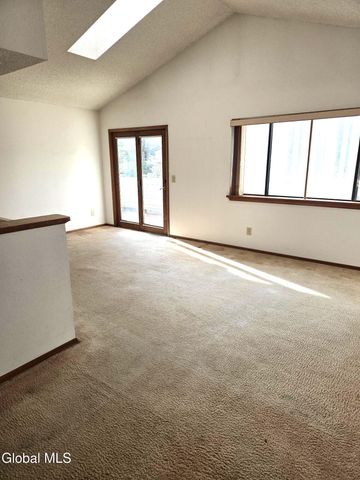 204 Victory Way, Halfmoon, NY 12065