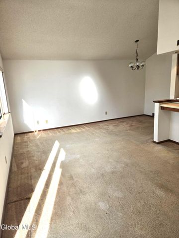 204 Victory Way, Halfmoon, NY 12065