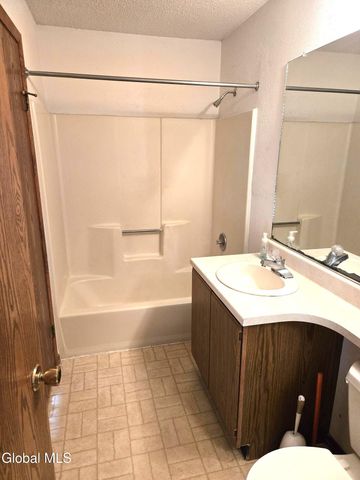 204 Victory Way, Halfmoon, NY 12065