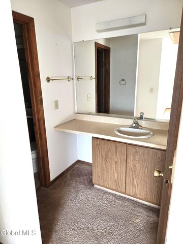 204 Victory Way, Halfmoon, NY 12065