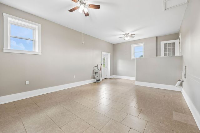 905 Town Branch Rd, Charlotte, TN 37036