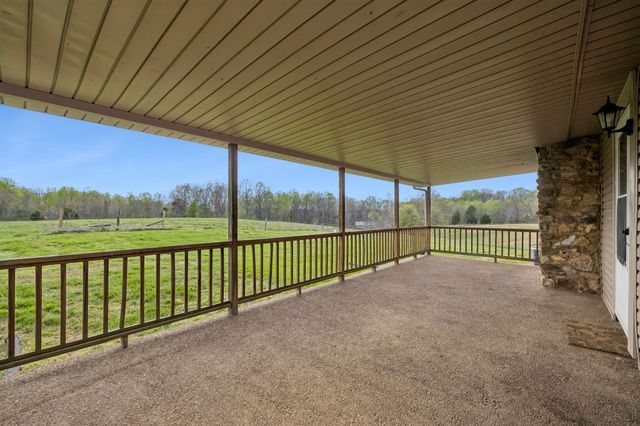 905 Town Branch Rd, Charlotte, TN 37036