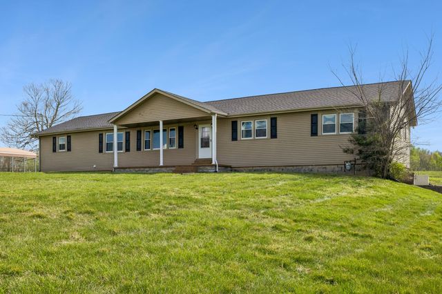 905 Town Branch Rd, Charlotte, TN 37036