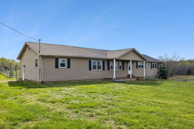 905 Town Branch Rd, Charlotte, TN 37036
