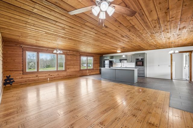 905 Town Branch Rd, Charlotte, TN 37036