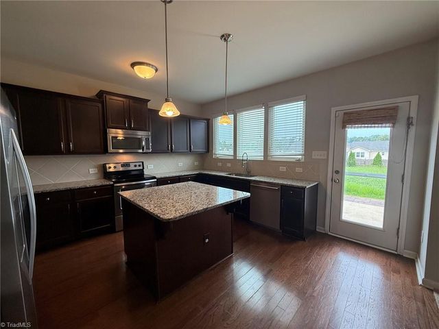2486 Moss Grove Crossing, Winston-salem, NC 27103