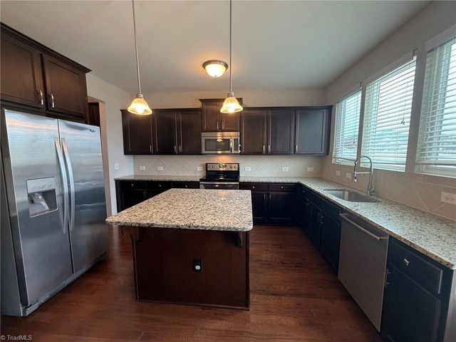 2486 Moss Grove Crossing, Winston-salem, NC 27103