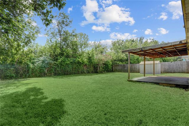 1612 Cypress Hollow Street, Pearland, TX 77581