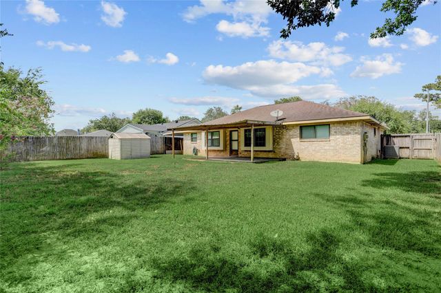 1612 Cypress Hollow Street, Pearland, TX 77581