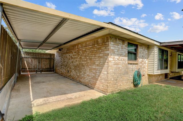 1612 Cypress Hollow Street, Pearland, TX 77581