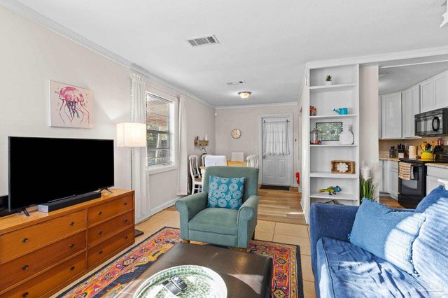 904 E Texar Dr, Pensacola, FL 32503