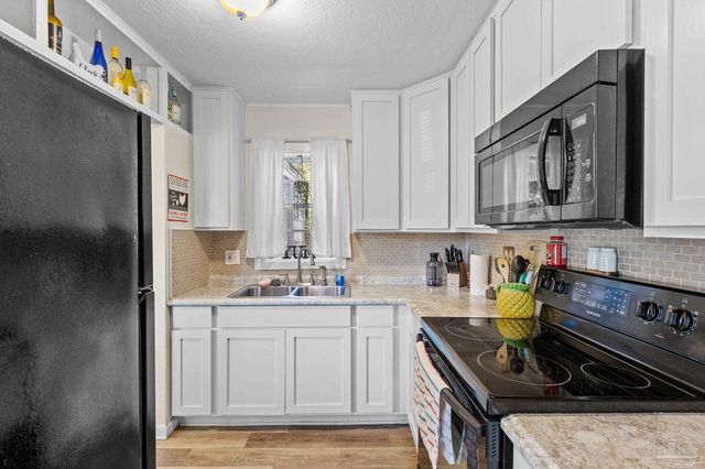 904 E Texar Dr, Pensacola, FL 32503