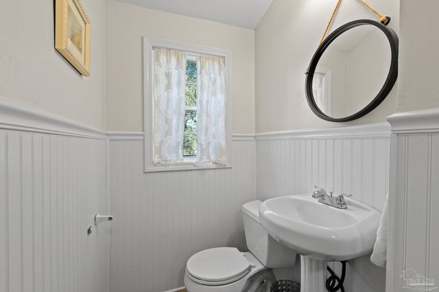 904 E Texar Dr, Pensacola, FL 32503