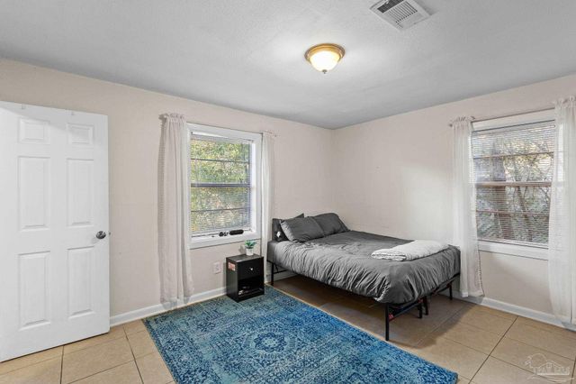 904 E Texar Dr, Pensacola, FL 32503