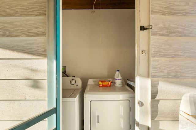 904 E Texar Dr, Pensacola, FL 32503