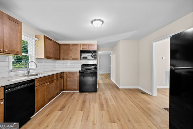 51 E Jones Street, Newnan, GA 30263
