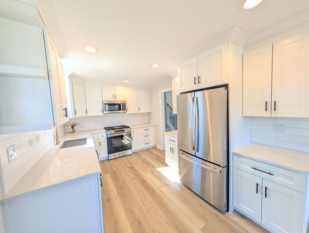 564 N Adele Street, Elmhurst, IL 60126