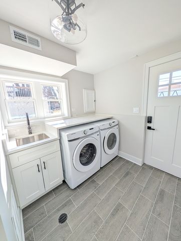 564 N Adele Street, Elmhurst, IL 60126