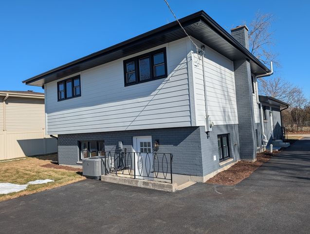 564 N Adele Street, Elmhurst, IL 60126