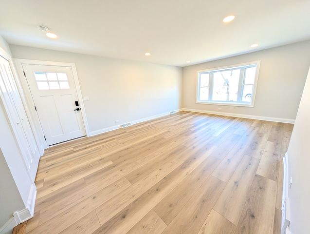 564 N Adele Street, Elmhurst, IL 60126