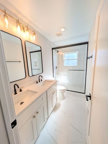 564 N Adele Street, Elmhurst, IL 60126