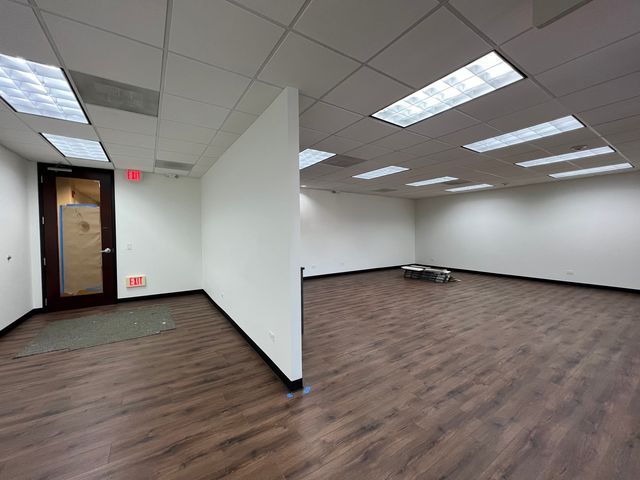 1030 W Higgins Road 200C, Park Ridge, IL 60068