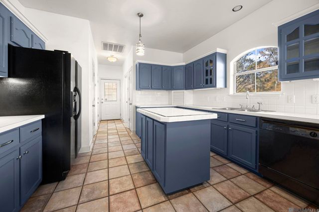 25075 Peplow Rd, Holden, LA 70744