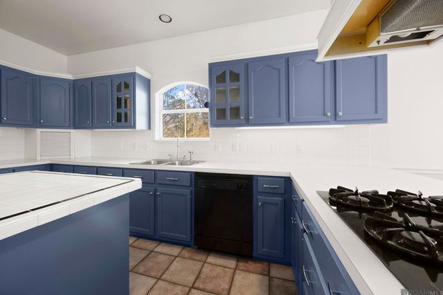 25075 Peplow Rd, Holden, LA 70744