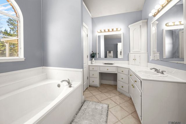 25075 Peplow Rd, Holden, LA 70744