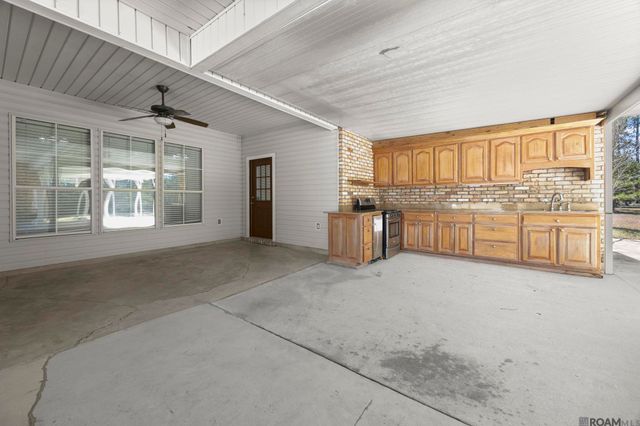 25075 Peplow Rd, Holden, LA 70744