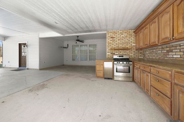 25075 Peplow Rd, Holden, LA 70744