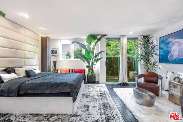 2515 Lincoln Boulevard, Venice, CA 90291