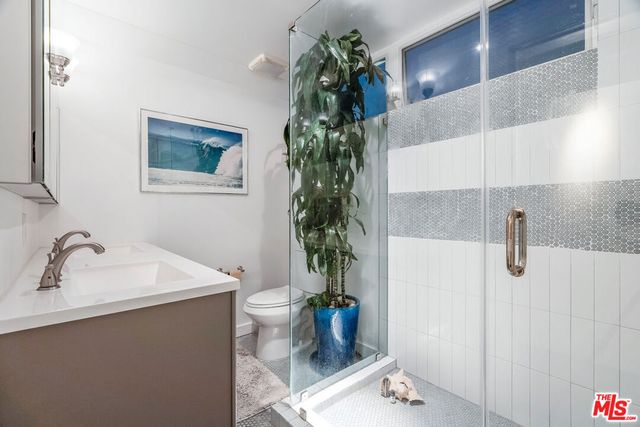 2515 Lincoln Boulevard, Venice, CA 90291