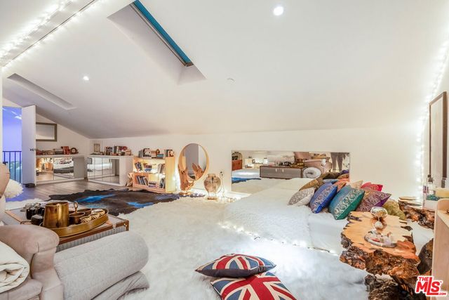 2515 Lincoln Boulevard, Venice, CA 90291