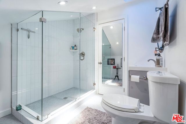 2515 Lincoln Boulevard, Venice, CA 90291