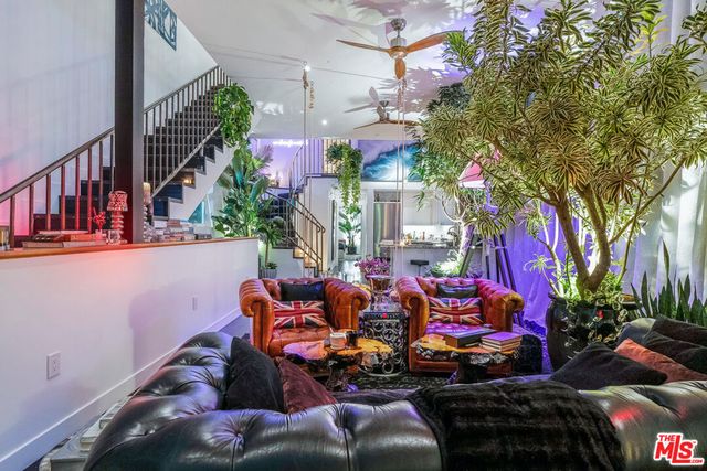 2515 Lincoln Boulevard, Venice, CA 90291